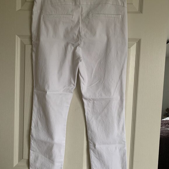 Women's Classic White Capris - Picture 2 of 6